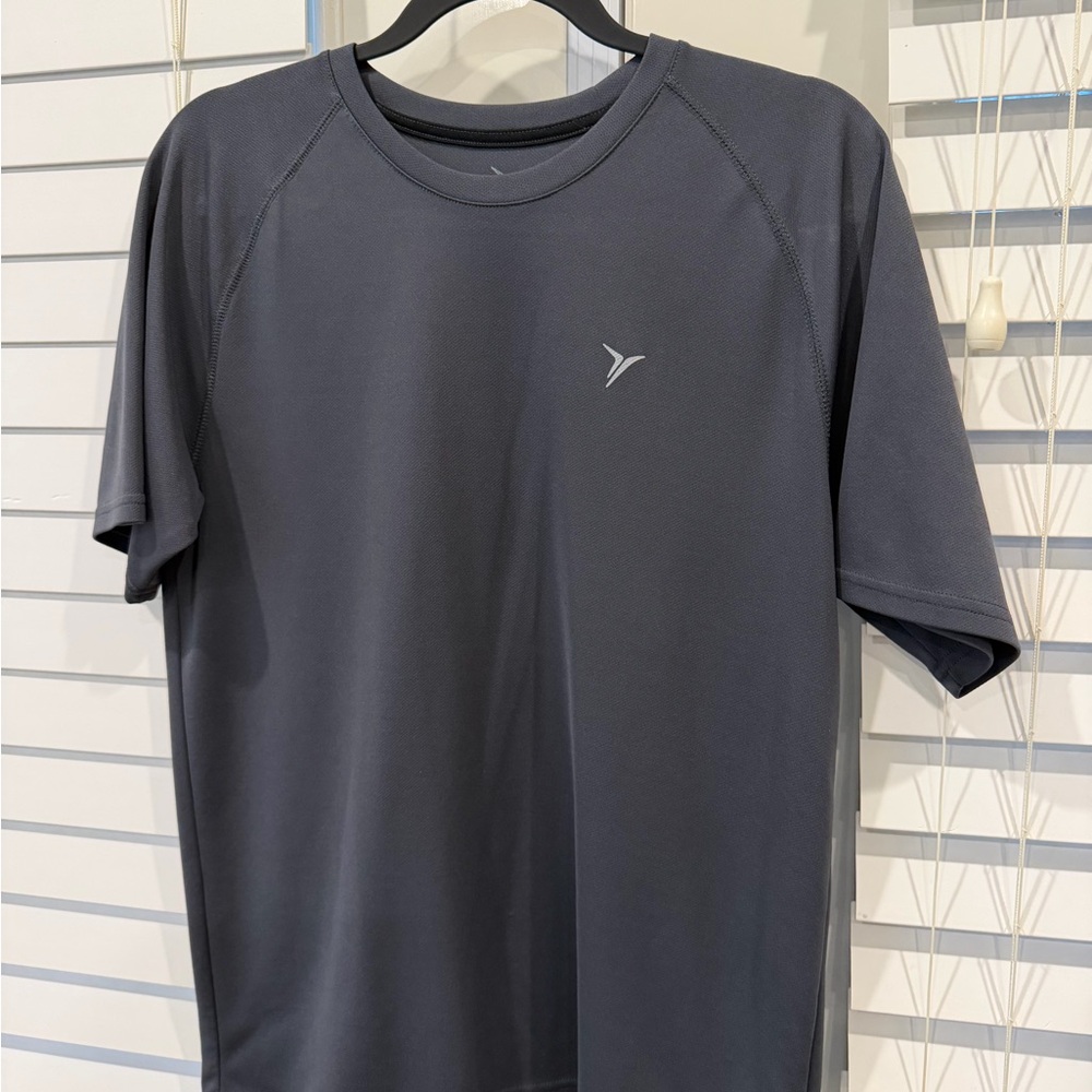 Gray Athletic T-Shirt (M)